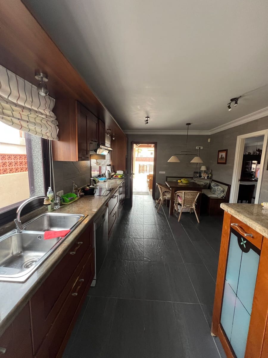 7 soveværelse Villa til salg i Puerto del Rosario med swimmingpool garage - € 850.000 (Ref: 8654167)