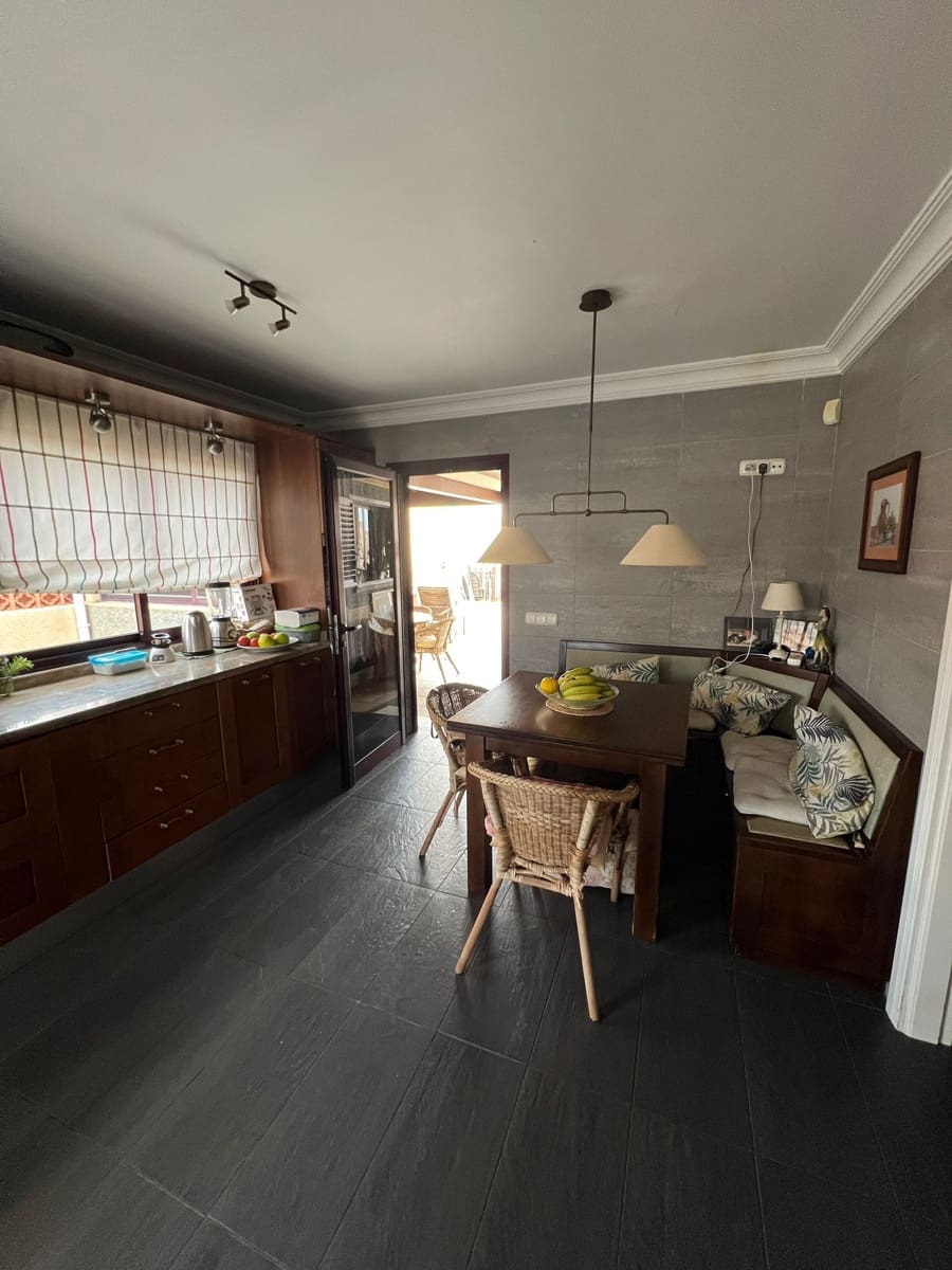 7 soveværelse Villa til salg i Puerto del Rosario med swimmingpool garage - € 850.000 (Ref: 8654167)