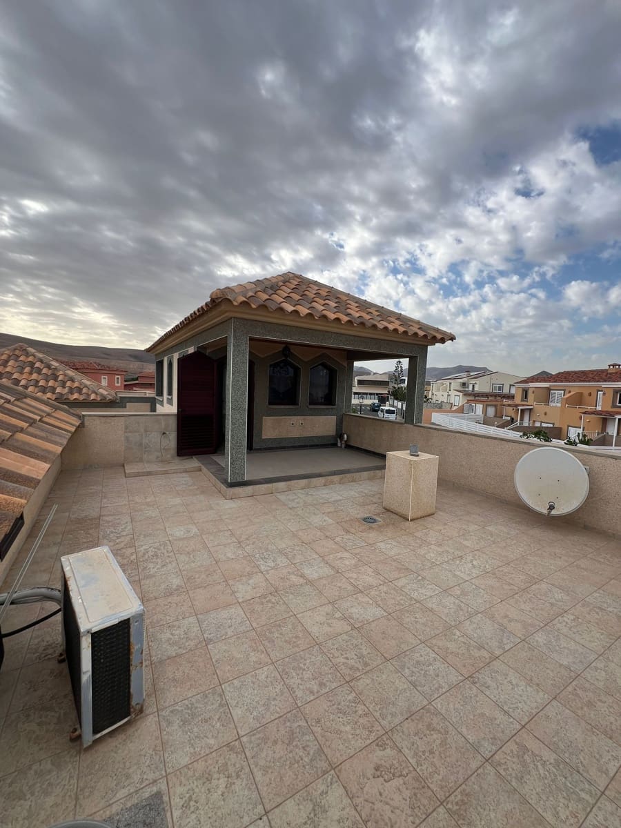 7 soveværelse Villa til salg i Puerto del Rosario med swimmingpool garage - € 850.000 (Ref: 8654167)