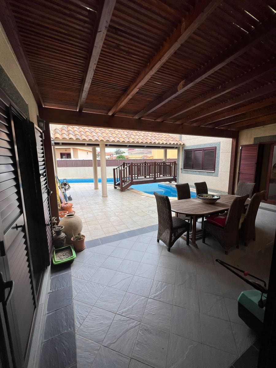 7 soveværelse Villa til salg i Puerto del Rosario med swimmingpool garage - € 850.000 (Ref: 8654167)