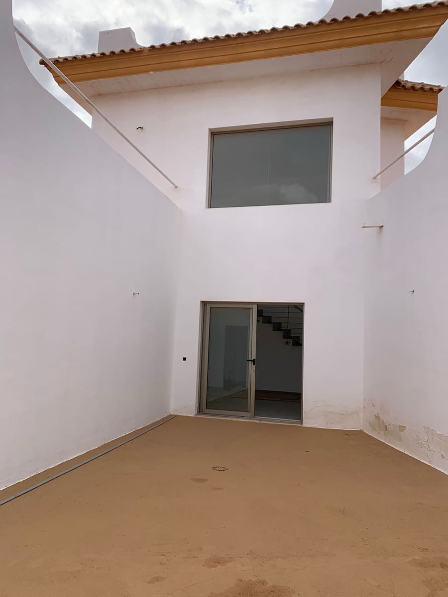 4 bedroom Villa for sale in Triquivijate with garage - € 590,000 (Ref: 8656546)