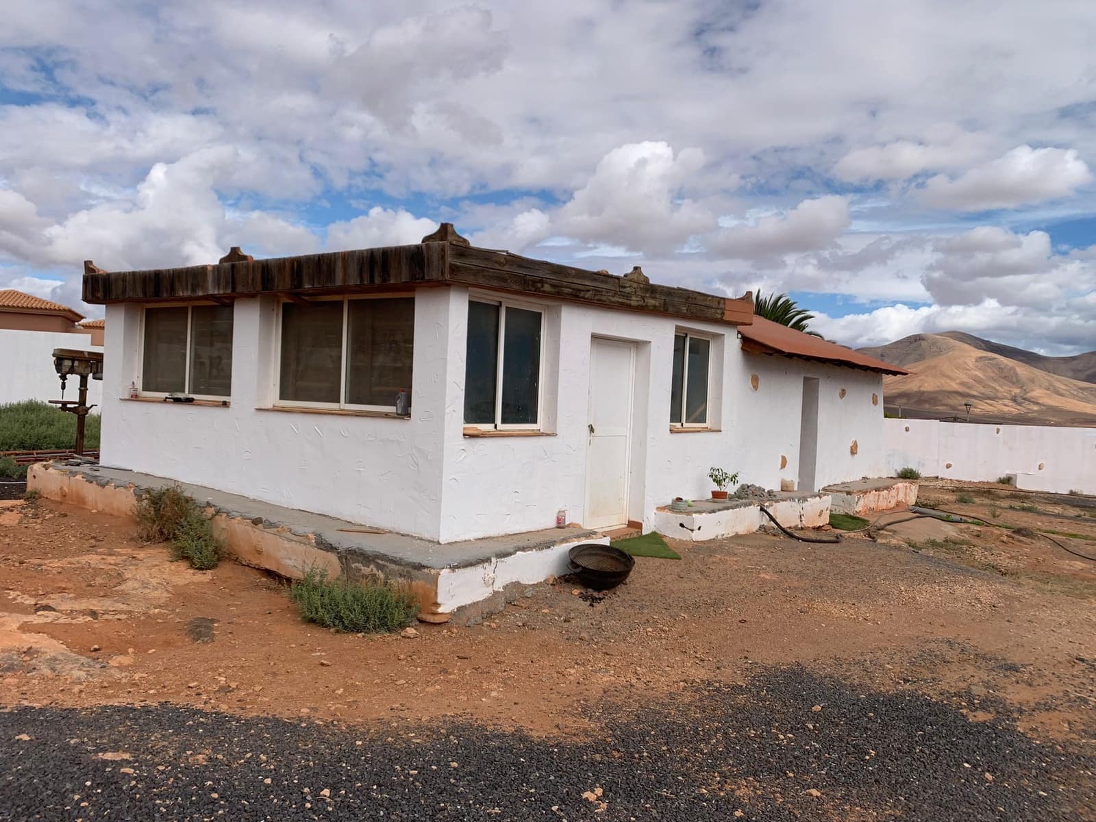 4 bedroom Villa for sale in Triquivijate with garage - € 590,000 (Ref: 8656546)