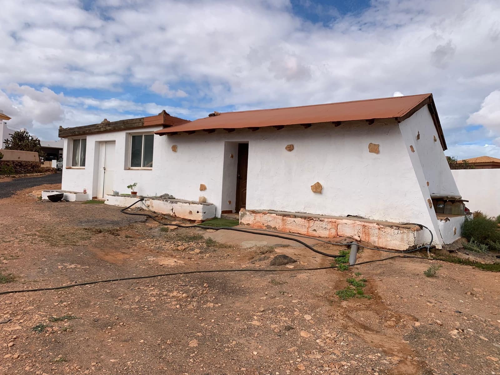 4 bedroom Villa for sale in Triquivijate with garage - € 590,000 (Ref: 8656546)