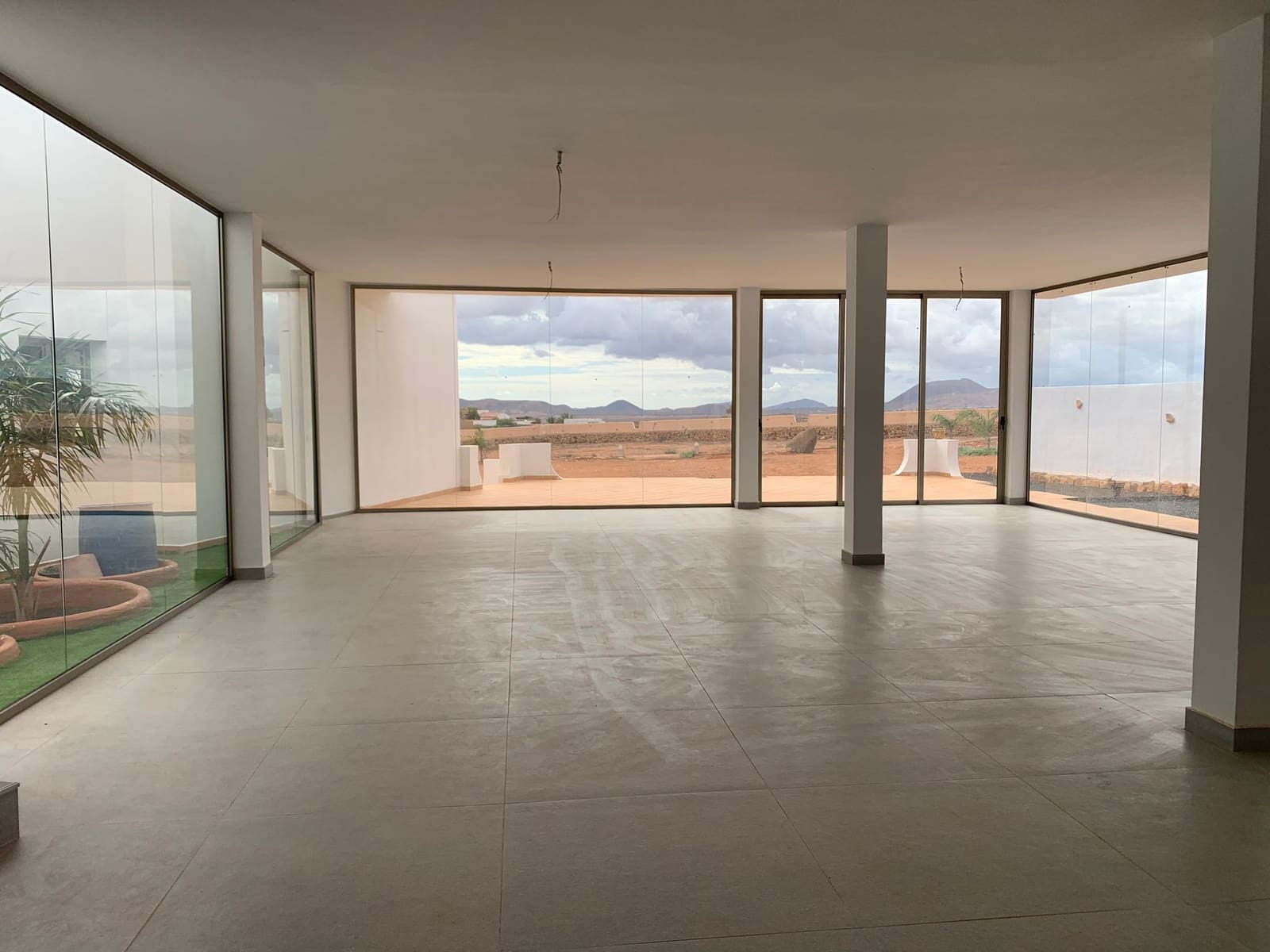 4 bedroom Villa for sale in Triquivijate with garage - € 590,000 (Ref: 8656546)