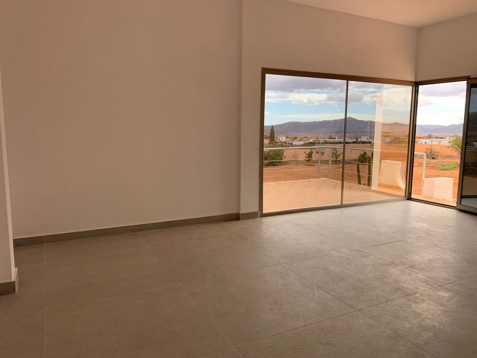 4 bedroom Villa for sale in Triquivijate with garage - € 590,000 (Ref: 8656546)