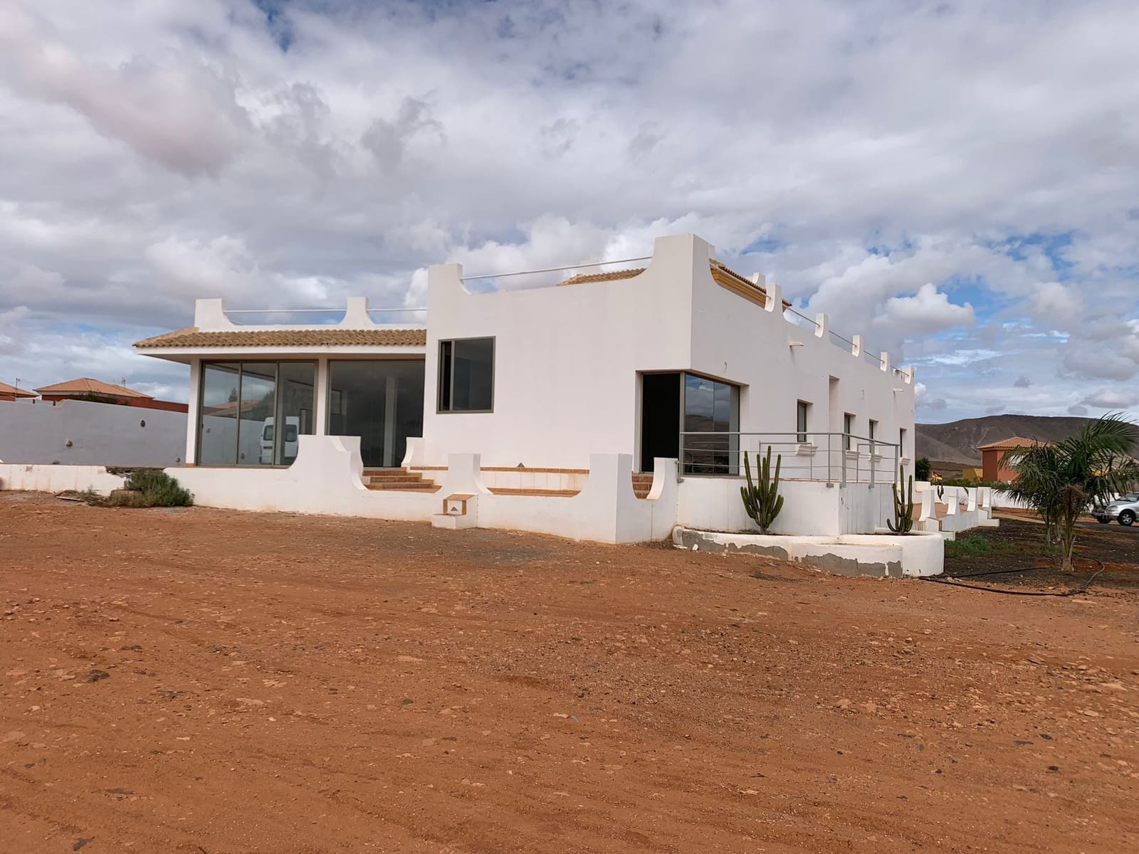 4 bedroom Villa for sale in Triquivijate with garage - € 590,000 (Ref: 8656546)