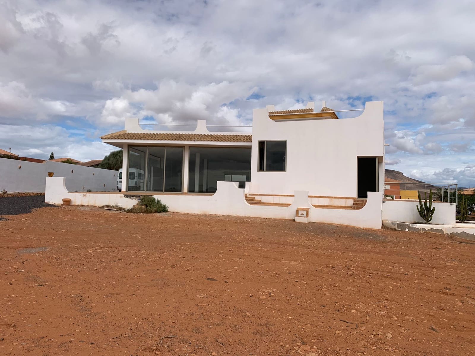 4 bedroom Villa for sale in Triquivijate with garage - € 590,000 (Ref: 8656546)