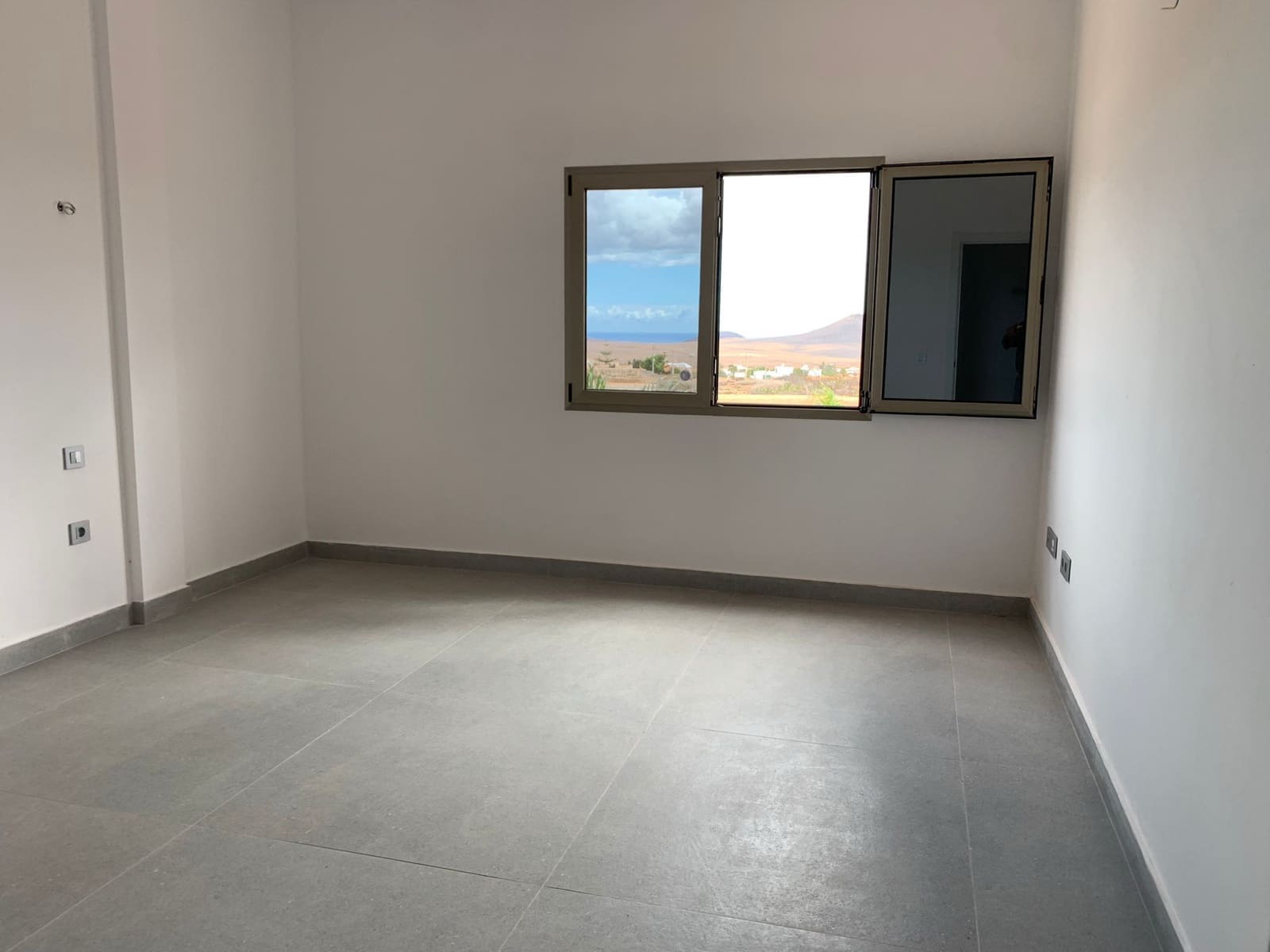 4 bedroom Villa for sale in Triquivijate with garage - € 590,000 (Ref: 8656546)