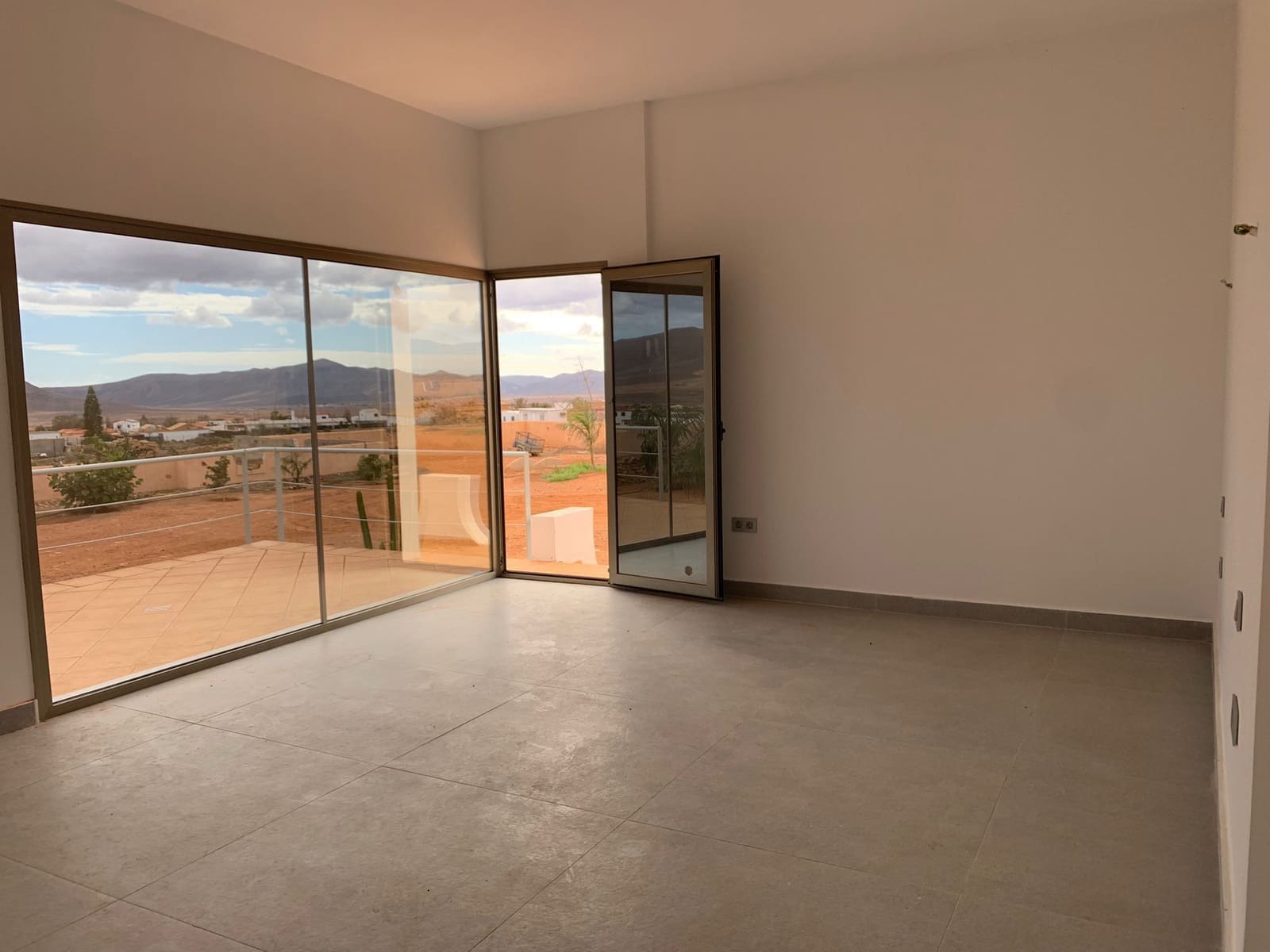 4 bedroom Villa for sale in Triquivijate with garage - € 590,000 (Ref: 8656546)