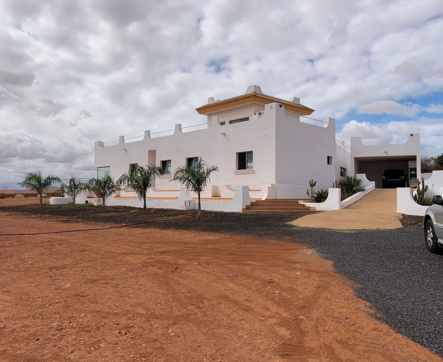 4 bedroom Villa for sale in Triquivijate with garage - € 590,000 (Ref: 8656546)