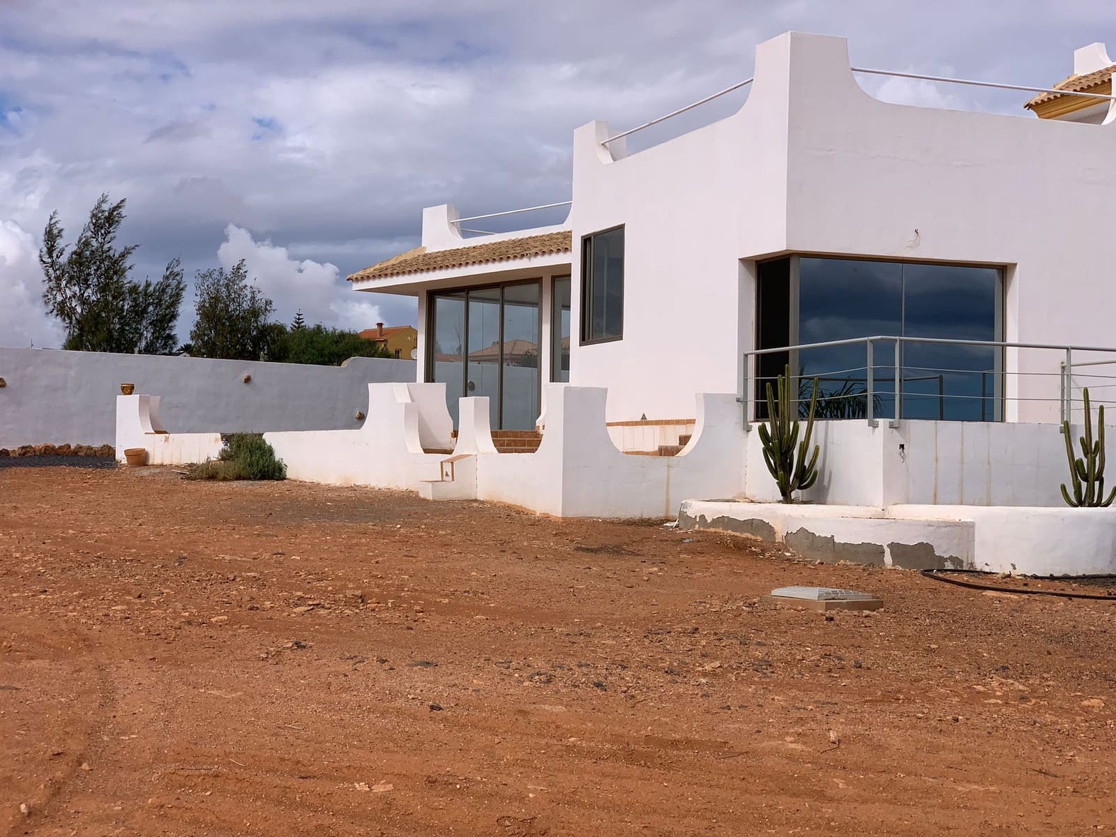 4 bedroom Villa for sale in Triquivijate with garage - € 590,000 (Ref: 8656546)