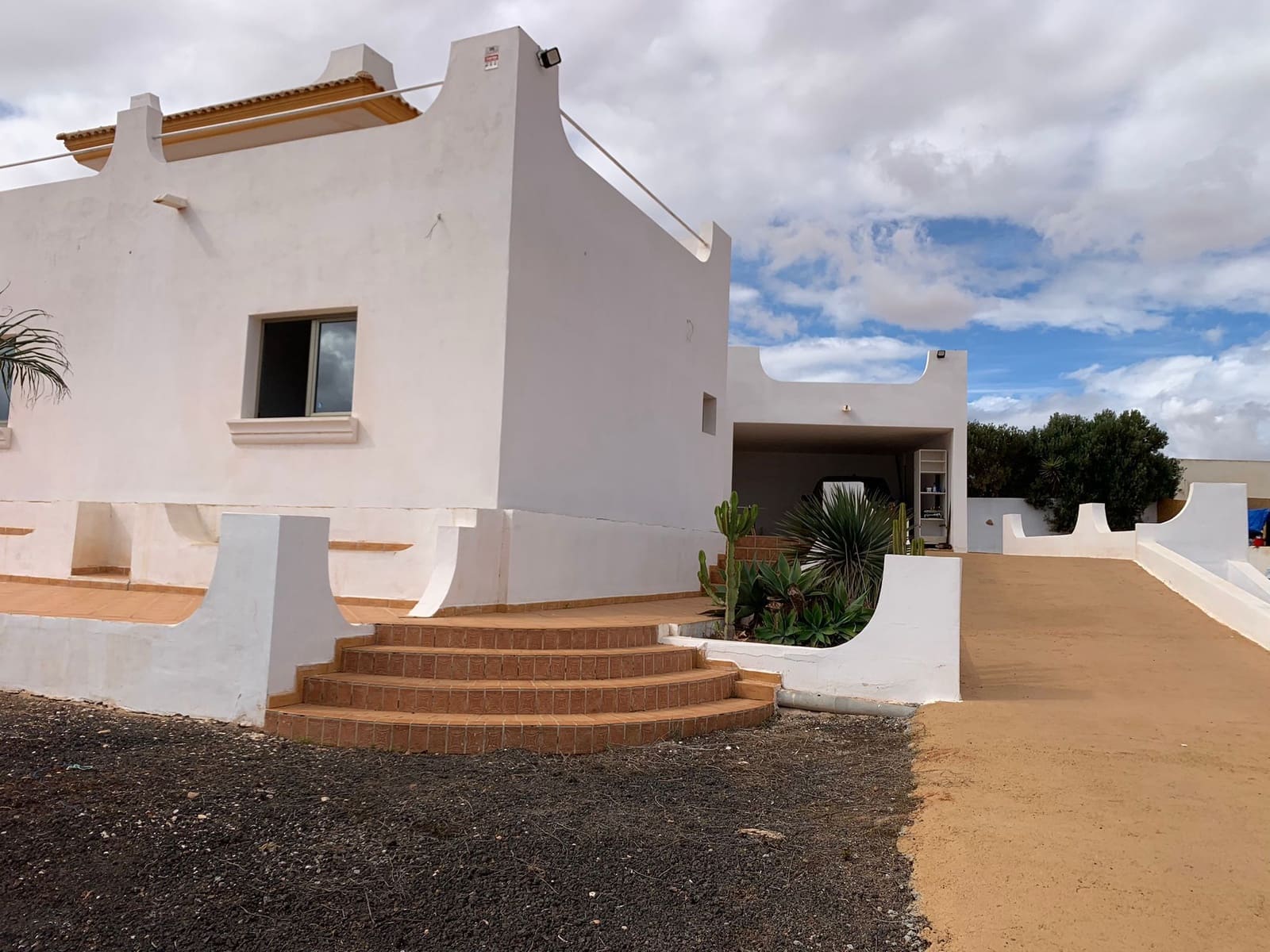 4 bedroom Villa for sale in Triquivijate with garage - € 590,000 (Ref: 8656546)