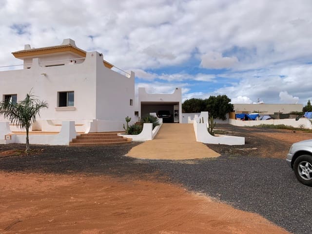 4 camera da letto Villa in vendita in Triquivijate, Antigua con garage - 590.000 € (Rif: 8656546)