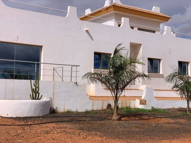 4 camera da letto Villa in vendita in Triquivijate, Antigua con garage - 590.000 € (Rif: 8656546)