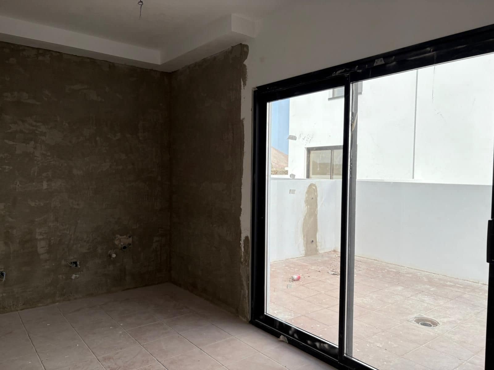 3 slaapkamer Halfvrijstaande villa te koop in La Oliva met garage - € 230.000 (Ref: 9076688)