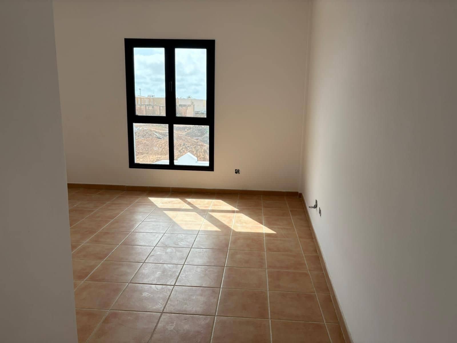 3 slaapkamer Halfvrijstaande villa te koop in La Oliva met garage - € 230.000 (Ref: 9076688)