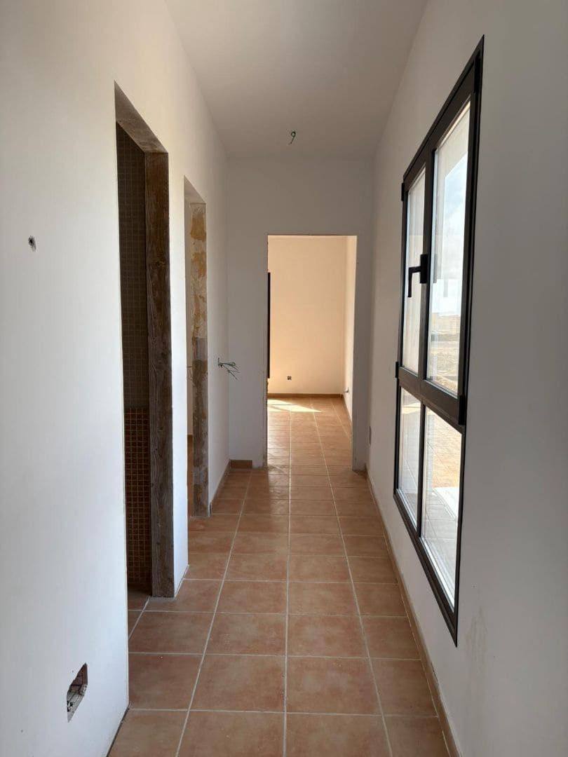 3 slaapkamer Halfvrijstaande villa te koop in La Oliva met garage - € 230.000 (Ref: 9076688)