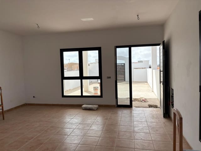 3 quarto Moradia Geminada para venda em La Oliva com garagem - 230 000 € (Ref: 9076688)
