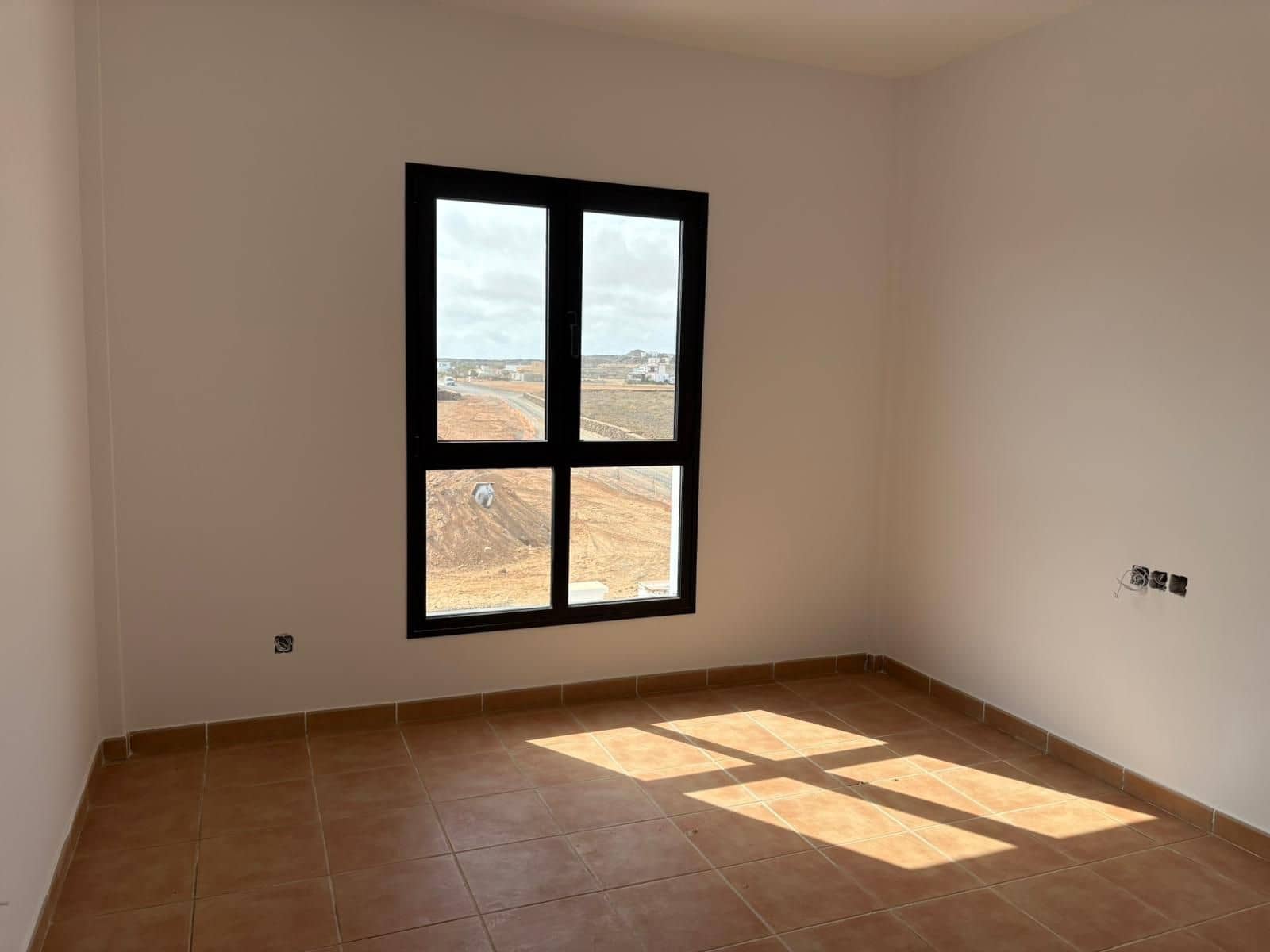 3 slaapkamer Halfvrijstaande villa te koop in La Oliva met garage - € 230.000 (Ref: 9076688)