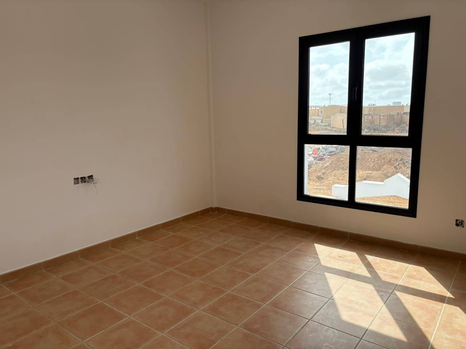 3 slaapkamer Halfvrijstaande villa te koop in La Oliva met garage - € 230.000 (Ref: 9076688)