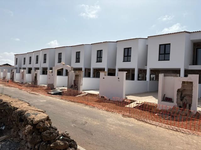 3 quarto Moradia Geminada para venda em La Oliva com garagem - 230 000 € (Ref: 9076688)