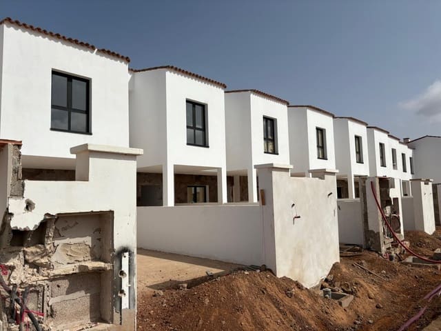 3 quarto Moradia Geminada para venda em La Oliva com garagem - 230 000 € (Ref: 9076688)