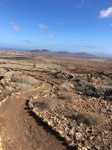 Grunde uden byggetilladelser til salg i Villaverde, La Oliva - € 80.000 (Ref: 9181499)