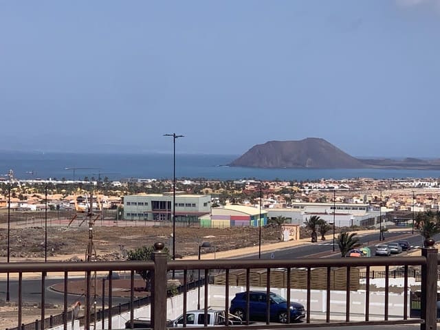 4 makuuhuone Huvila myytävänä paikassa La Oliva mukana uima-altaan 
autotalli - 550 000 € (Ref: 9227801)