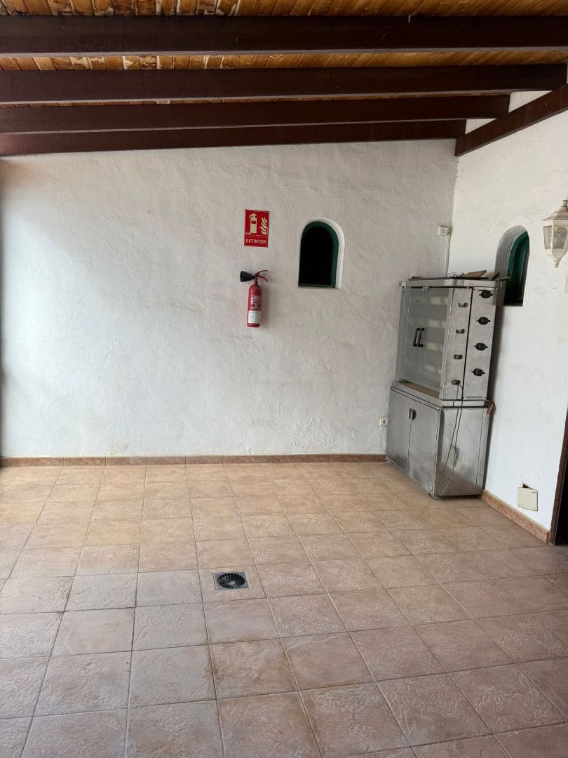 Kommersiell til salgs i La Oliva - € 450 000 (Ref: 9360986)