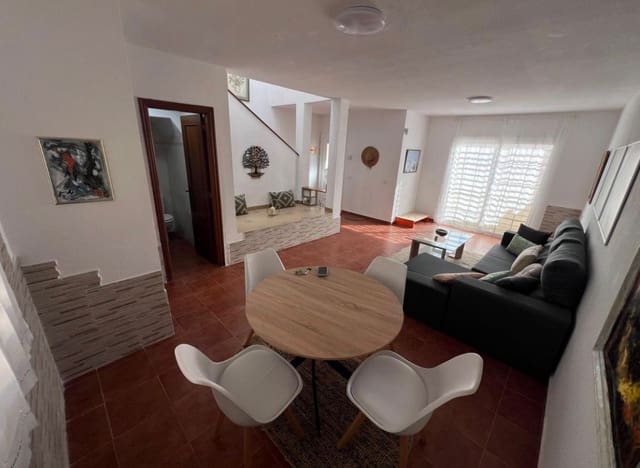 3 soveværelse Lejlighed til salg i Antigua med swimmingpool - € 257.000 (Ref: 9560703)