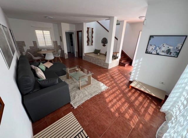 3 soveværelse Lejlighed til salg i Antigua med swimmingpool - € 257.000 (Ref: 9560703)