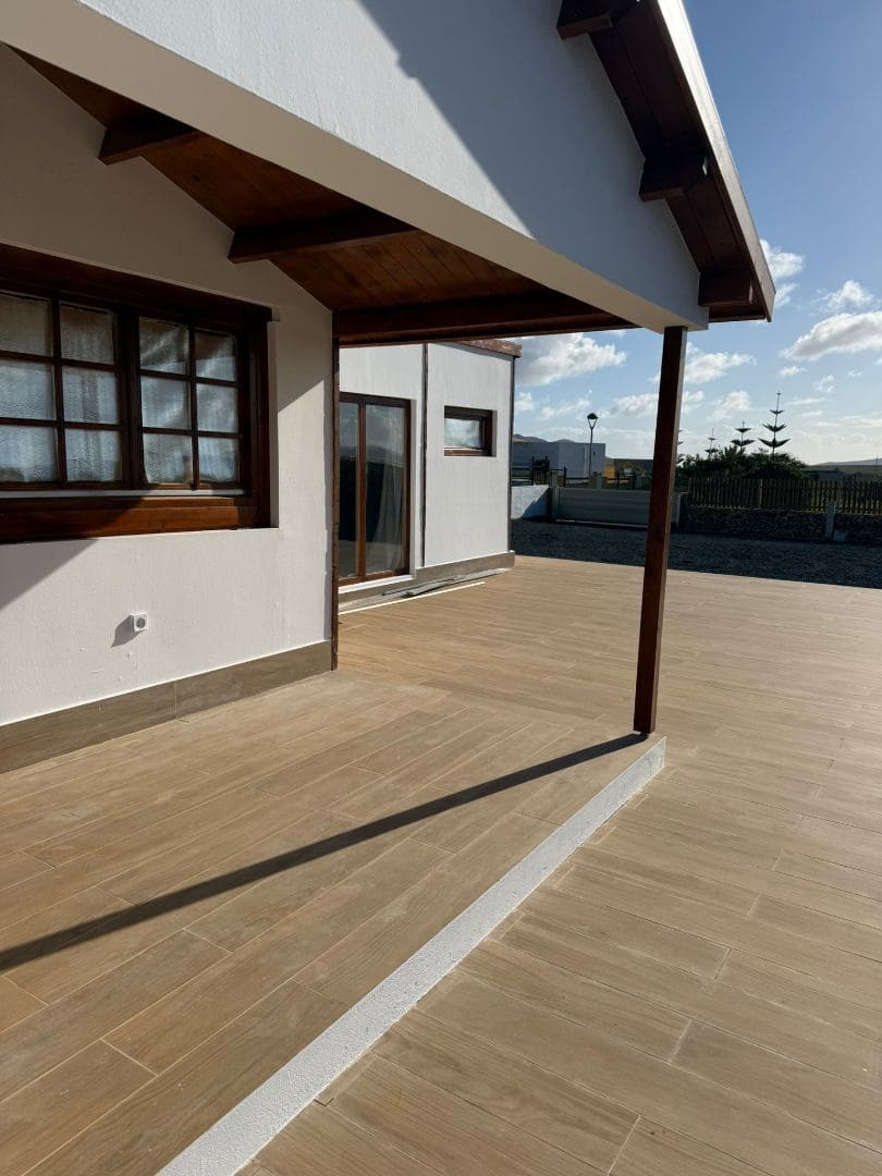 2 slaapkamer Houten huis te koop in Antigua - € 230.000 (Ref: 9646743)