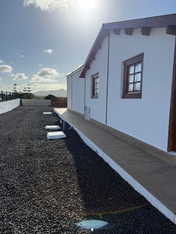 2 slaapkamer Houten huis te koop in Antigua - € 230.000 (Ref: 9646743)