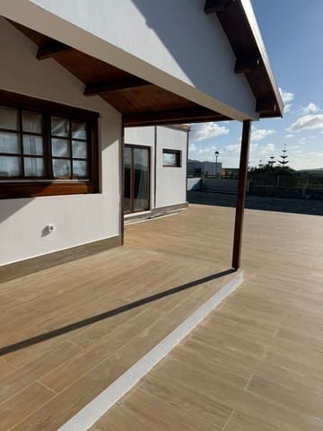 2 slaapkamer Houten huis te koop in Antigua - € 230.000 (Ref: 9646743)