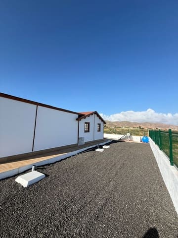 2 slaapkamer Houten huis te koop in Antigua - € 230.000 (Ref: 9646743)