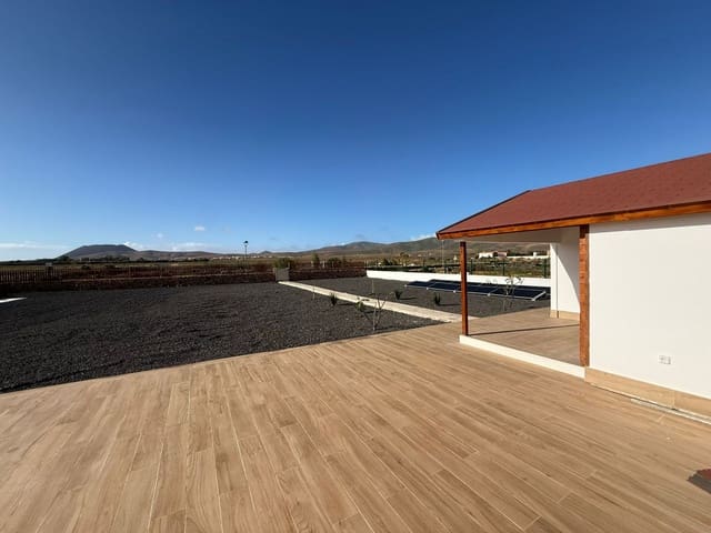 2 slaapkamer Houten huis te koop in Antigua - € 230.000 (Ref: 9646743)