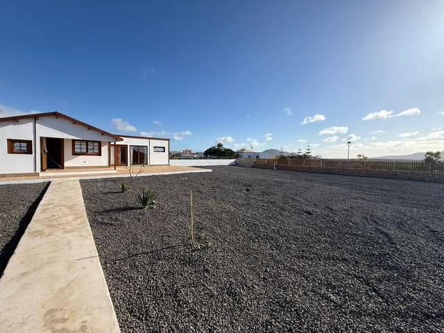 2 slaapkamer Houten huis te koop in Antigua - € 230.000 (Ref: 9646743)