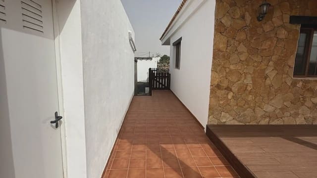 3 slaapkamer Villa te koop in La Oliva met zwembad garage - € 775.000 (Ref: 9740059)