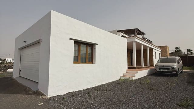 3 slaapkamer Villa te koop in La Oliva met zwembad garage - € 775.000 (Ref: 9740059)