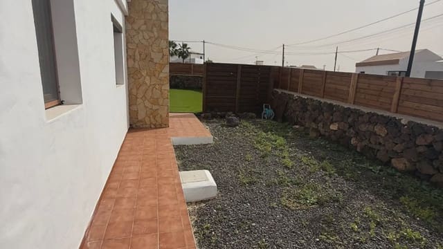 3 slaapkamer Villa te koop in La Oliva met zwembad garage - € 775.000 (Ref: 9740059)