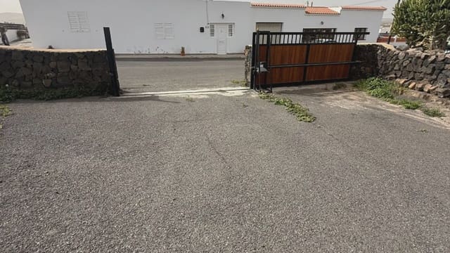 3 slaapkamer Villa te koop in La Oliva met zwembad garage - € 775.000 (Ref: 9740059)