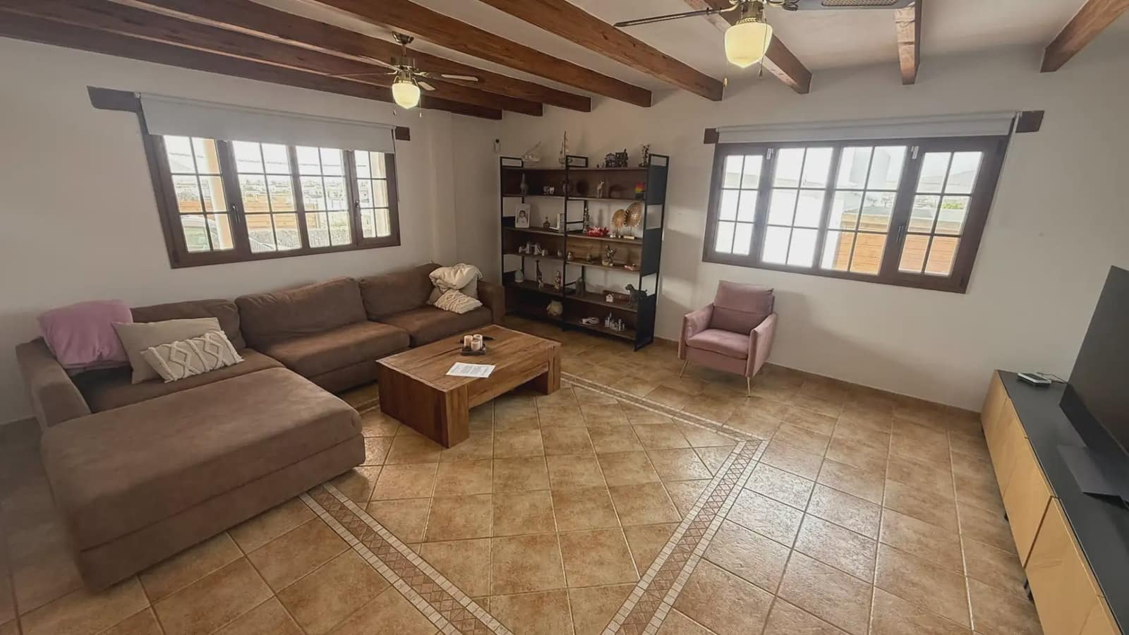 3 bedroom Villa for sale in La Oliva with pool garage - € 775,000 (Ref: 9740059)