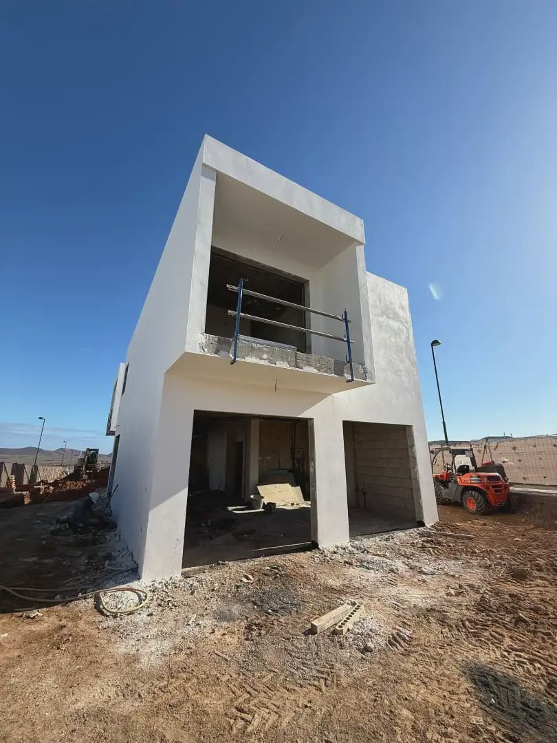 3 bedroom Villa for sale in La Oliva with pool - € 588,000 (Ref: 9798435)