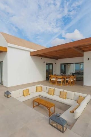 5 soverom Villa til salgs i La Oliva med svømmebasseng garasje - € 680 000 (Ref: 9965988)