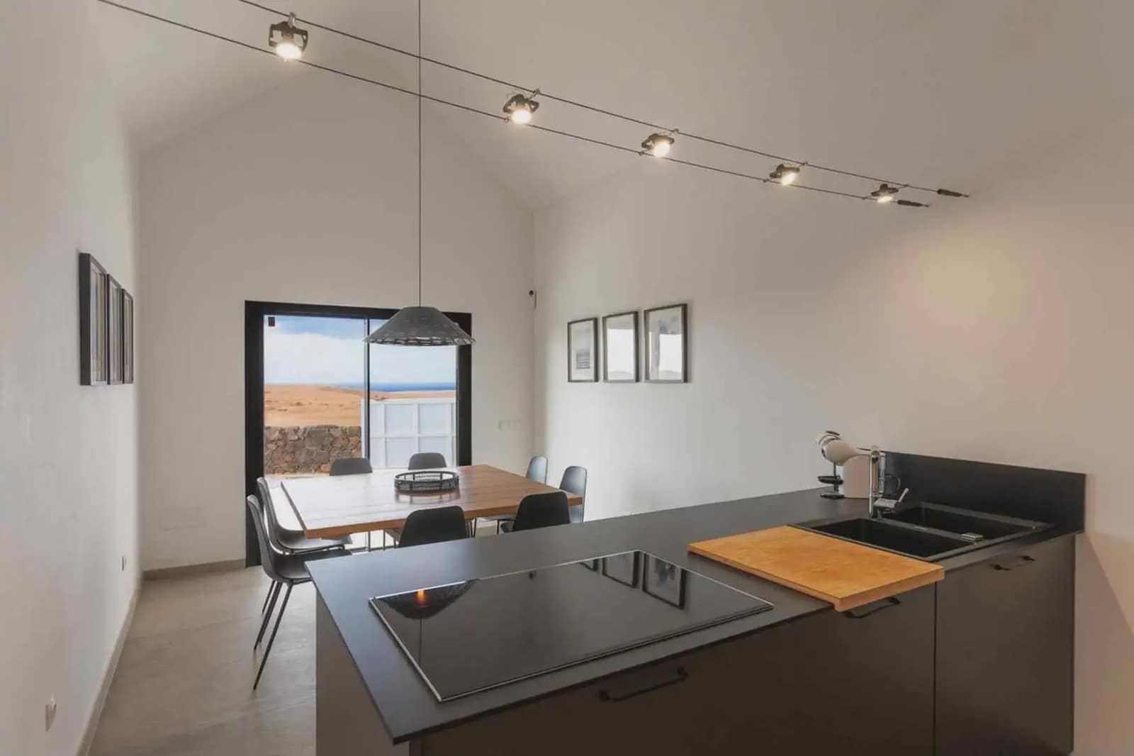 5 soverom Villa til salgs i La Oliva med svømmebasseng garasje - € 680 000 (Ref: 9965988)