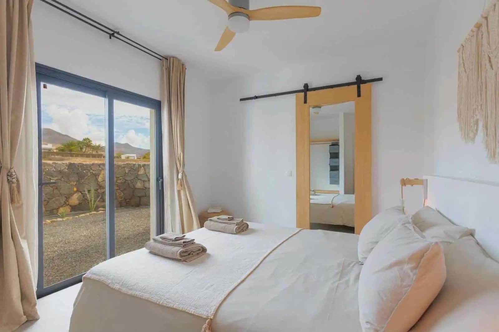 5 soverom Villa til salgs i La Oliva med svømmebasseng garasje - € 680 000 (Ref: 9965988)