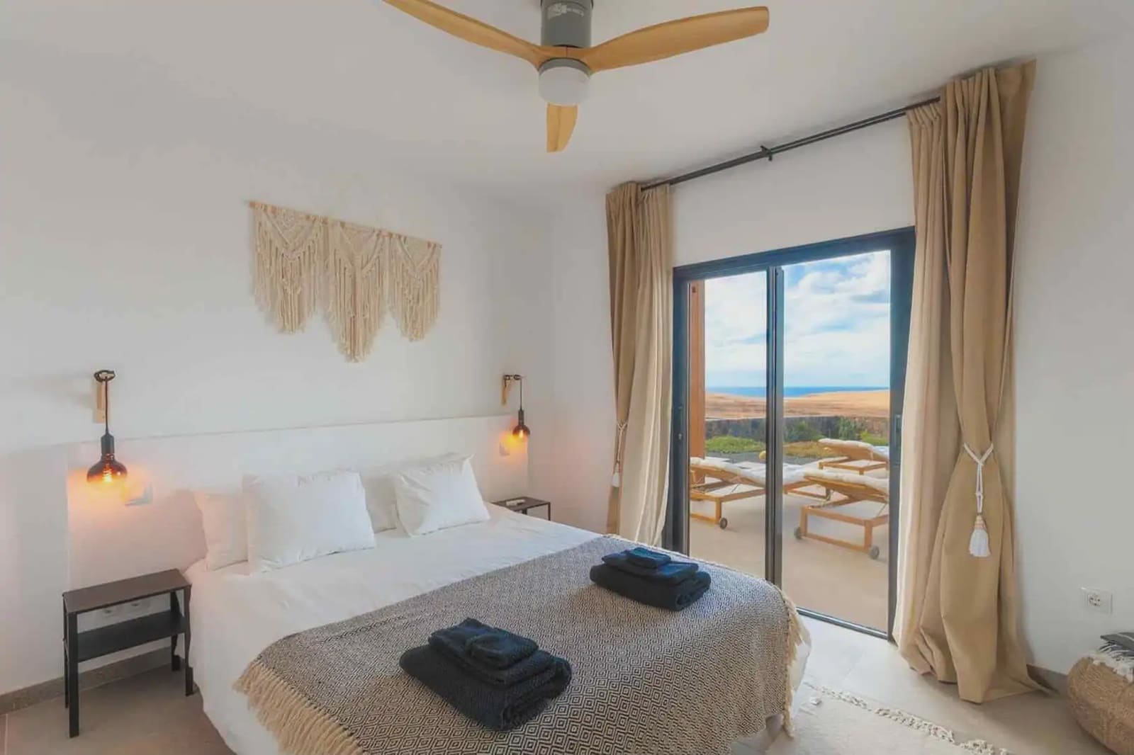 5 soverom Villa til salgs i La Oliva med svømmebasseng garasje - € 680 000 (Ref: 9965988)