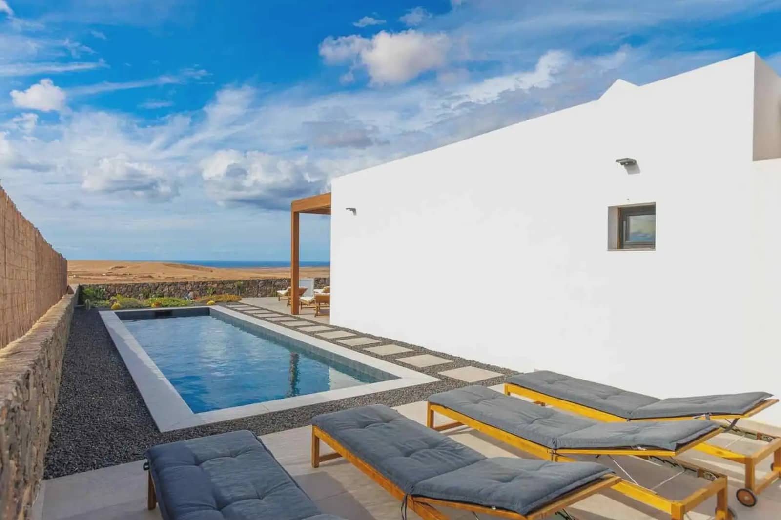 5 soverom Villa til salgs i La Oliva med svømmebasseng garasje - € 680 000 (Ref: 9965988)