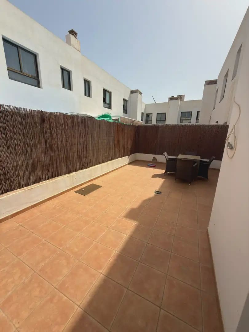 3 soveværelse Lejlighed til salg i Puerto del Rosario - € 210.000 (Ref: 9974351)