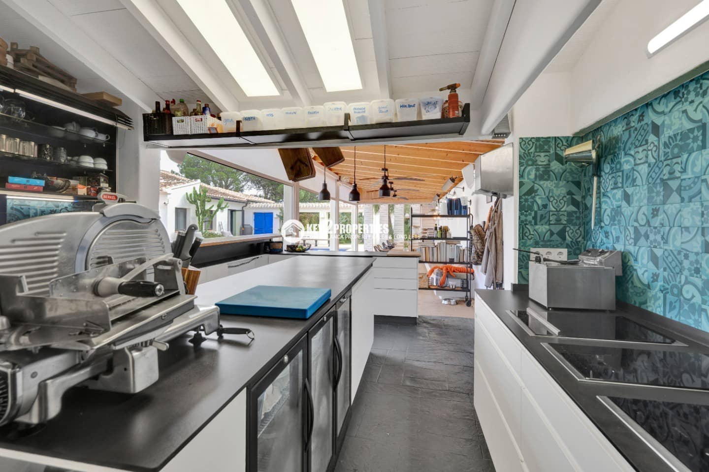 5 bedroom Villa for sale in Javea / Xabia with pool garage - € 2,350,000 (Ref: 9385378)